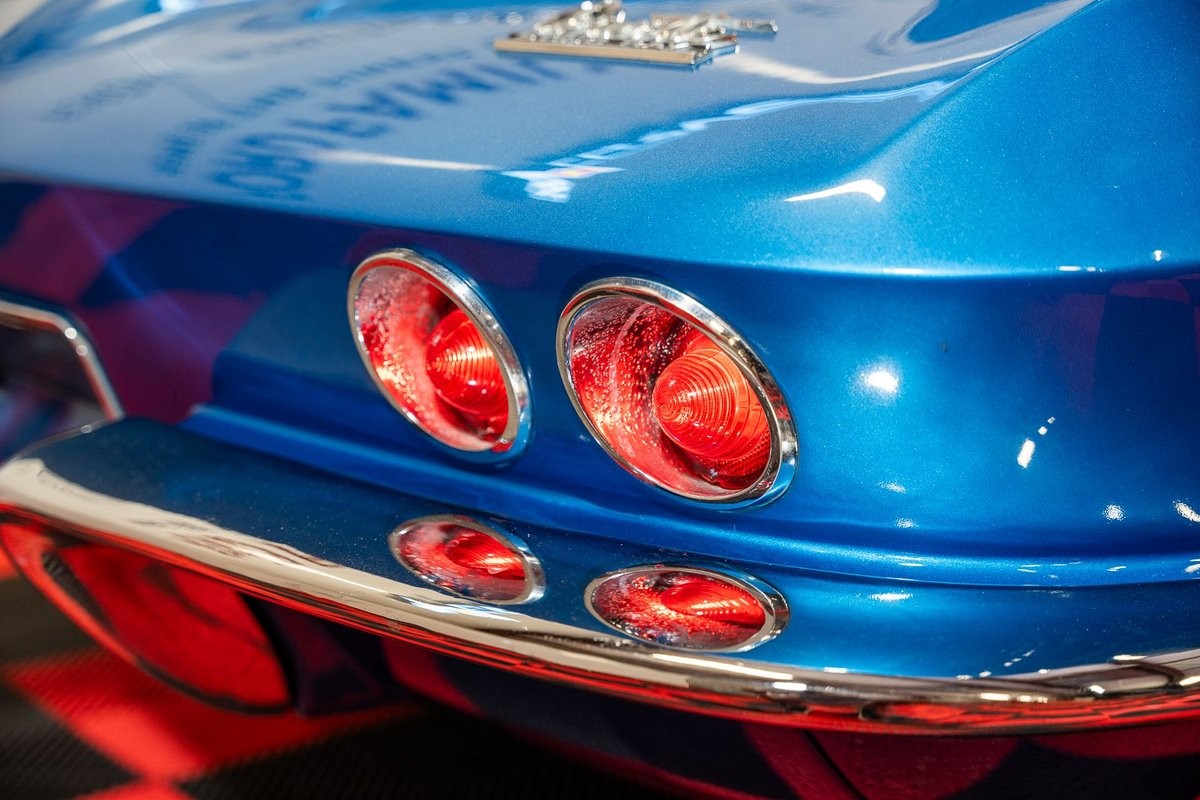 Chevrolet-Corvette-1966-Coupe-17