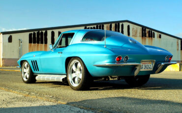 Chevrolet-Corvette-1966-Coupe-19