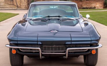 Chevrolet-Corvette-1966-Coupe-2