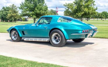 Chevrolet-Corvette-1966-Coupe-2