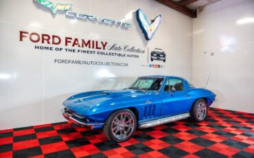 Chevrolet-Corvette-1966-Coupe-2