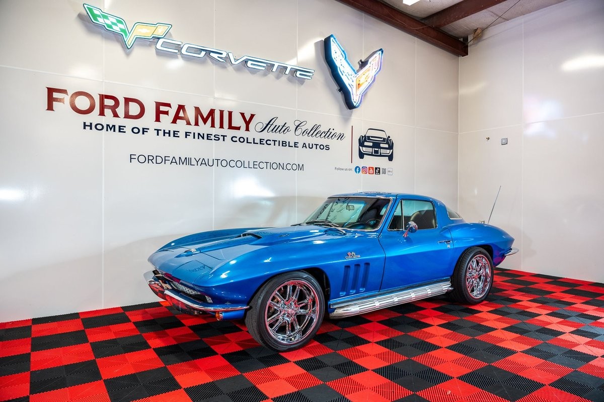 Chevrolet-Corvette-1966-Coupe-2