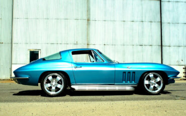 Chevrolet-Corvette-1966-Coupe-2