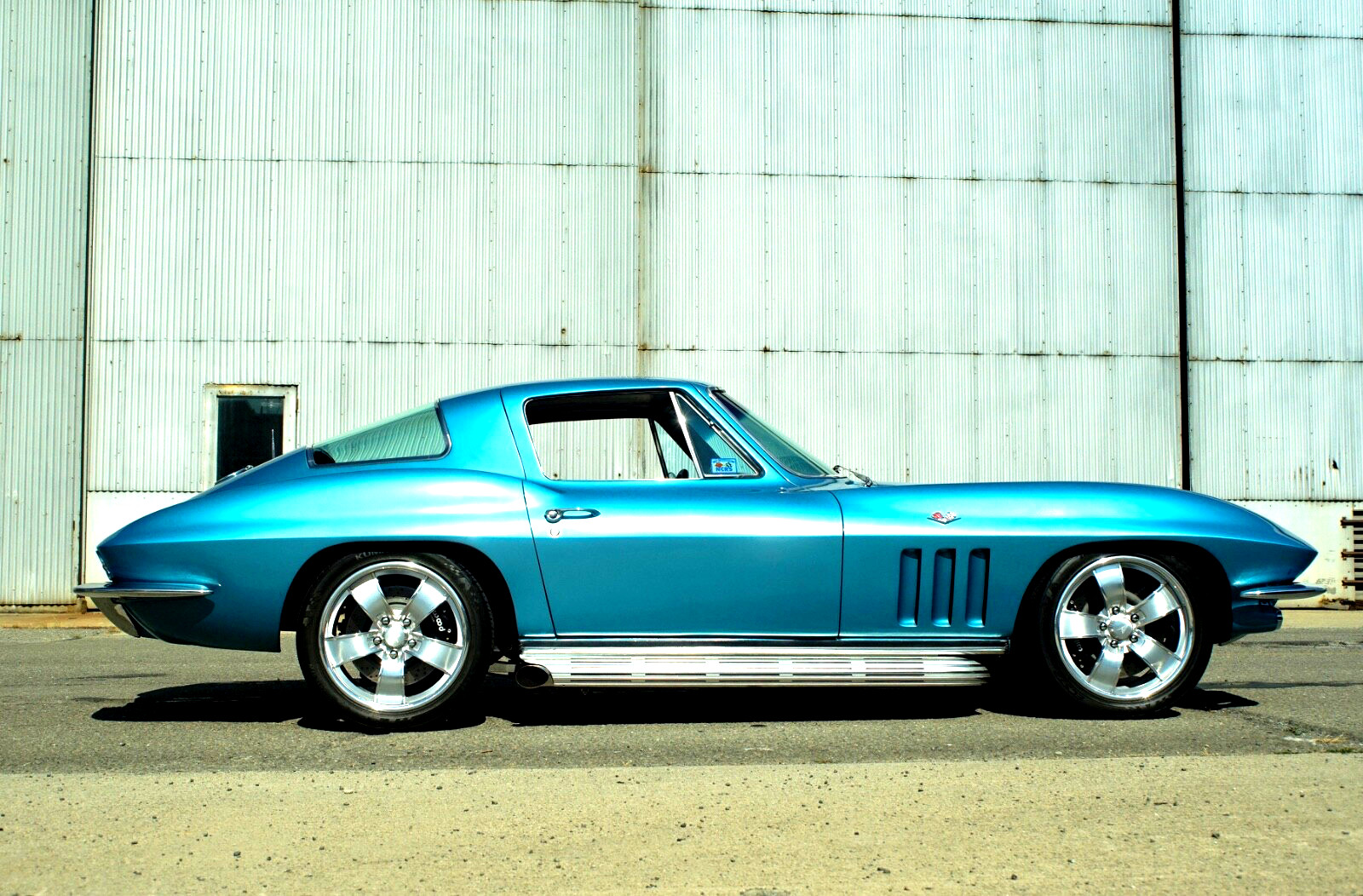 Chevrolet-Corvette-1966-Coupe-2