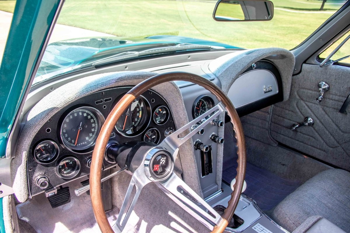 Chevrolet-Corvette-1966-Coupe-20