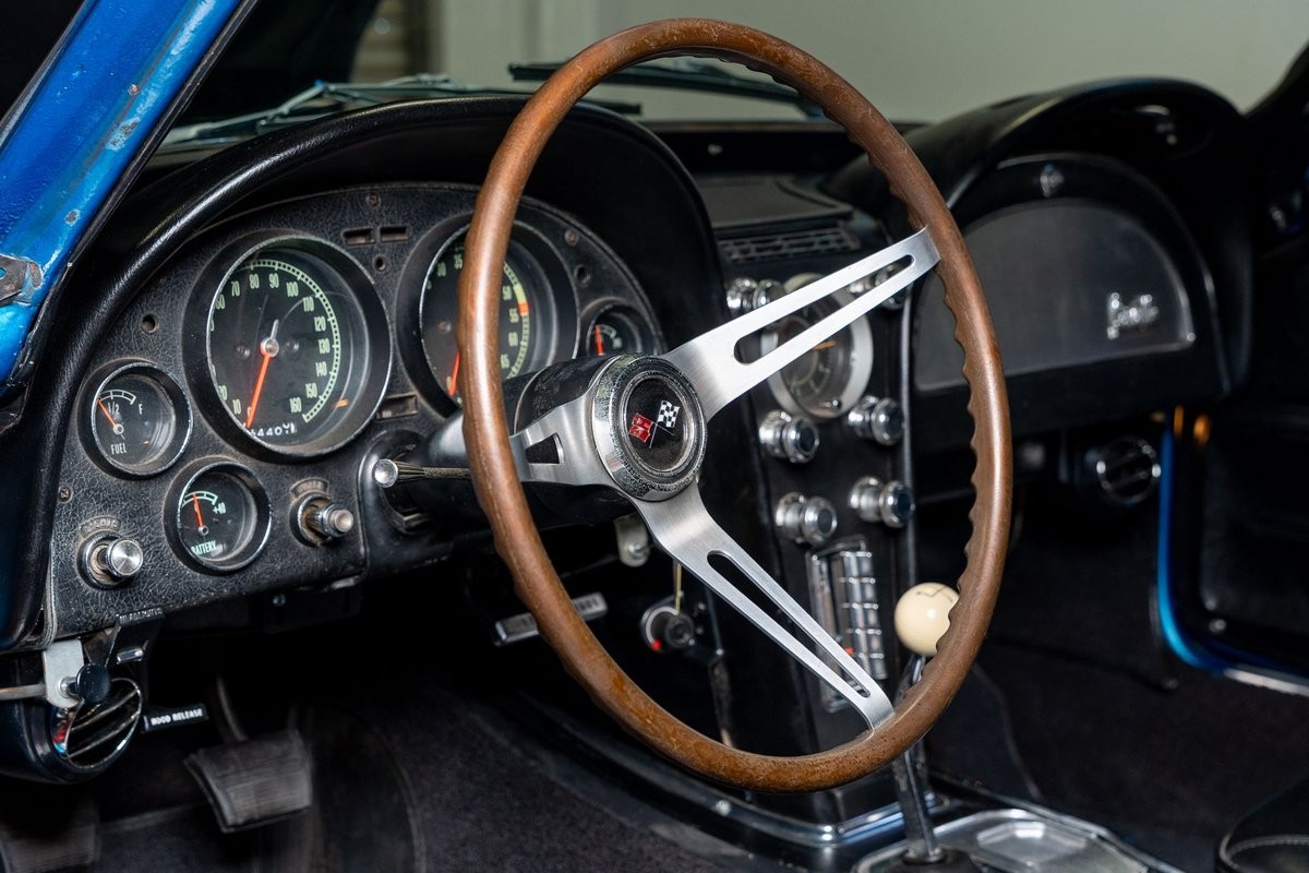 Chevrolet-Corvette-1966-Coupe-20