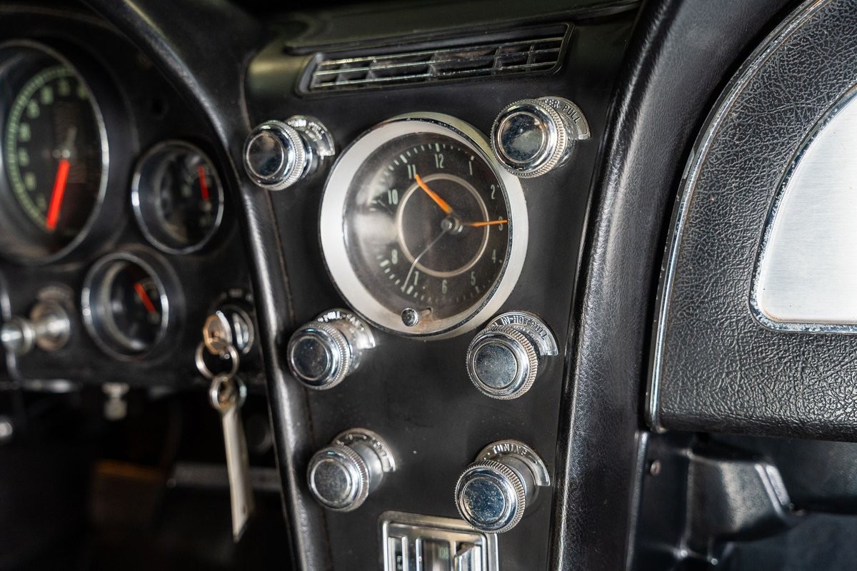 Chevrolet-Corvette-1966-Coupe-22