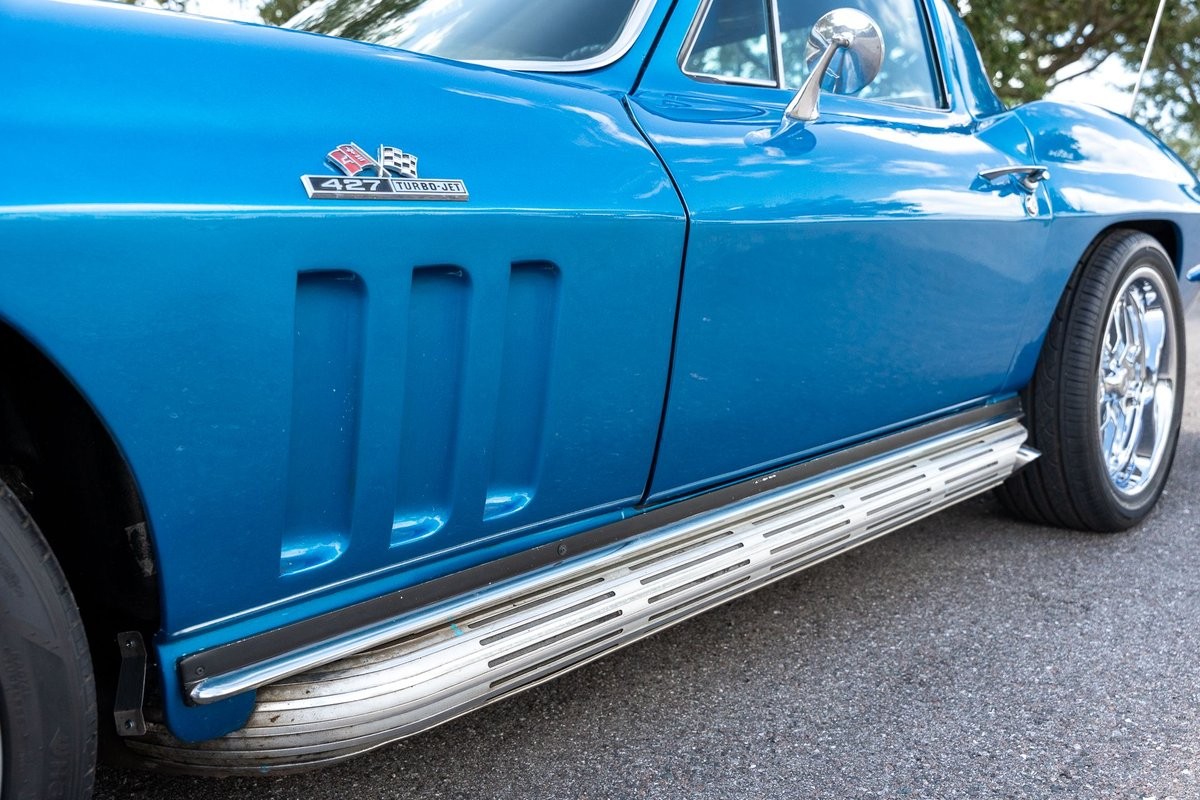 Chevrolet-Corvette-1966-Coupe-3