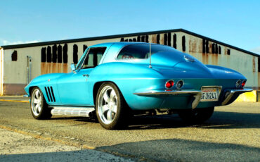 Chevrolet-Corvette-1966-Coupe-3