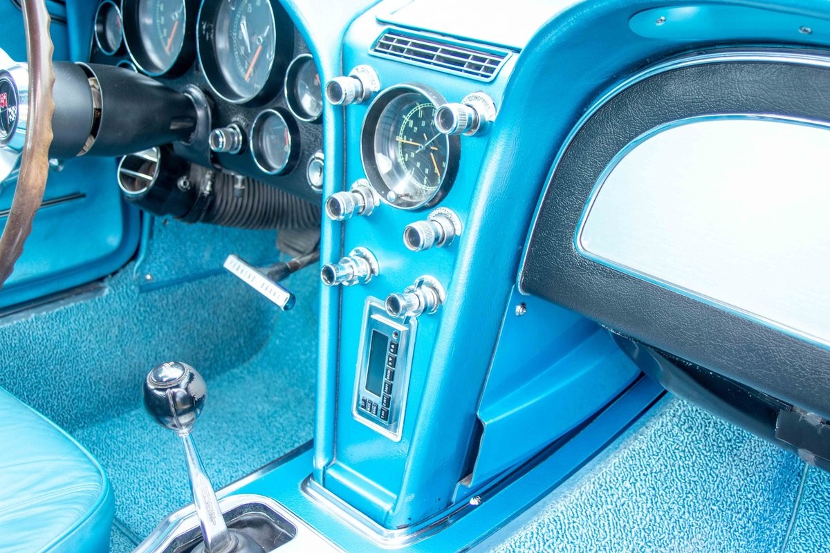 Chevrolet-Corvette-1966-Coupe-30