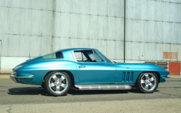 Chevrolet-Corvette-1966-Coupe-37