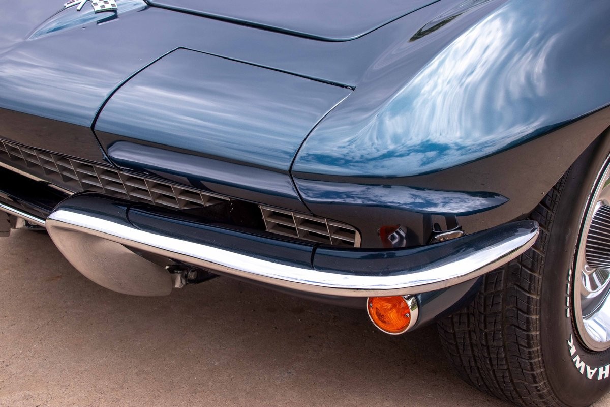 Chevrolet-Corvette-1966-Coupe-4