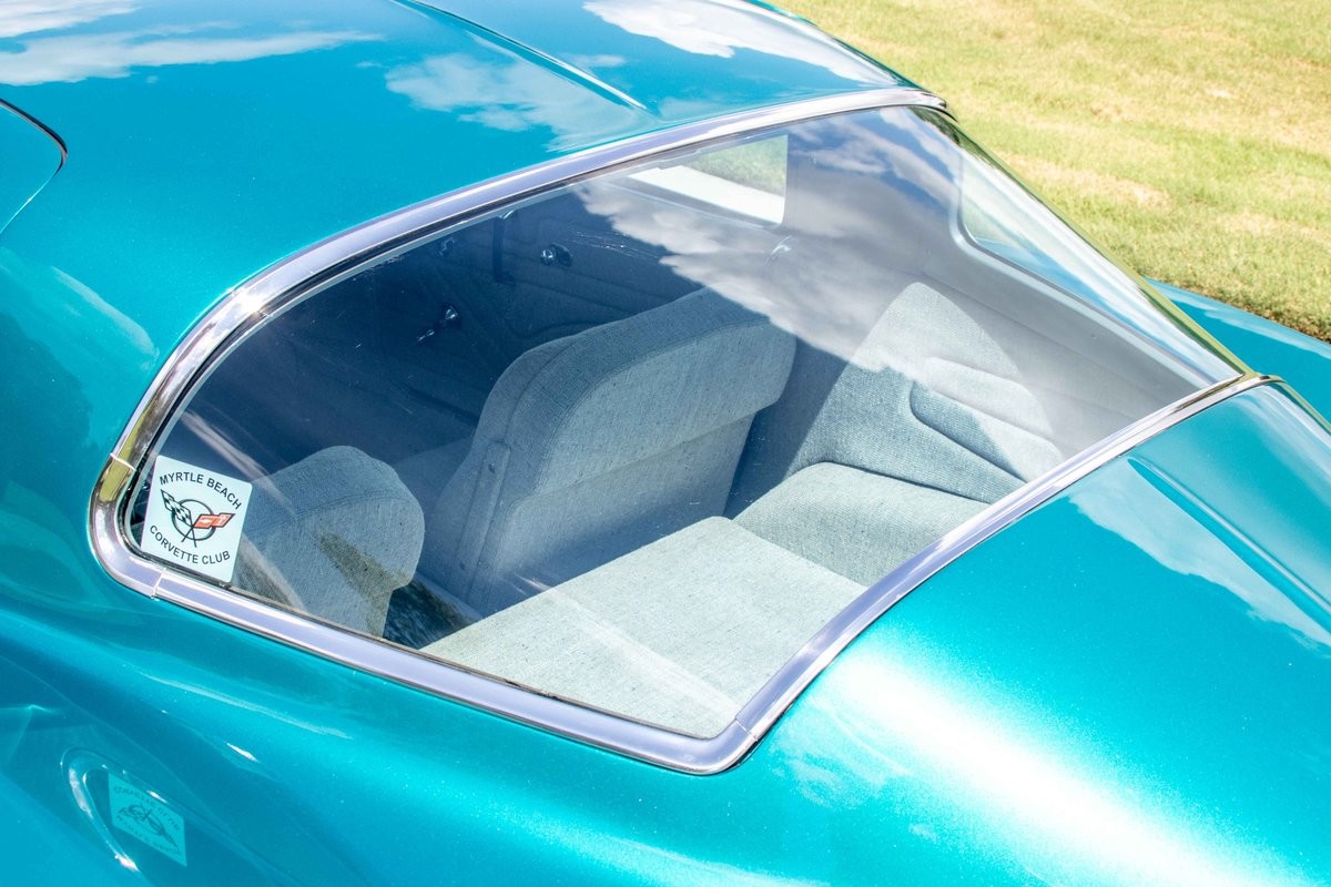 Chevrolet-Corvette-1966-Coupe-4
