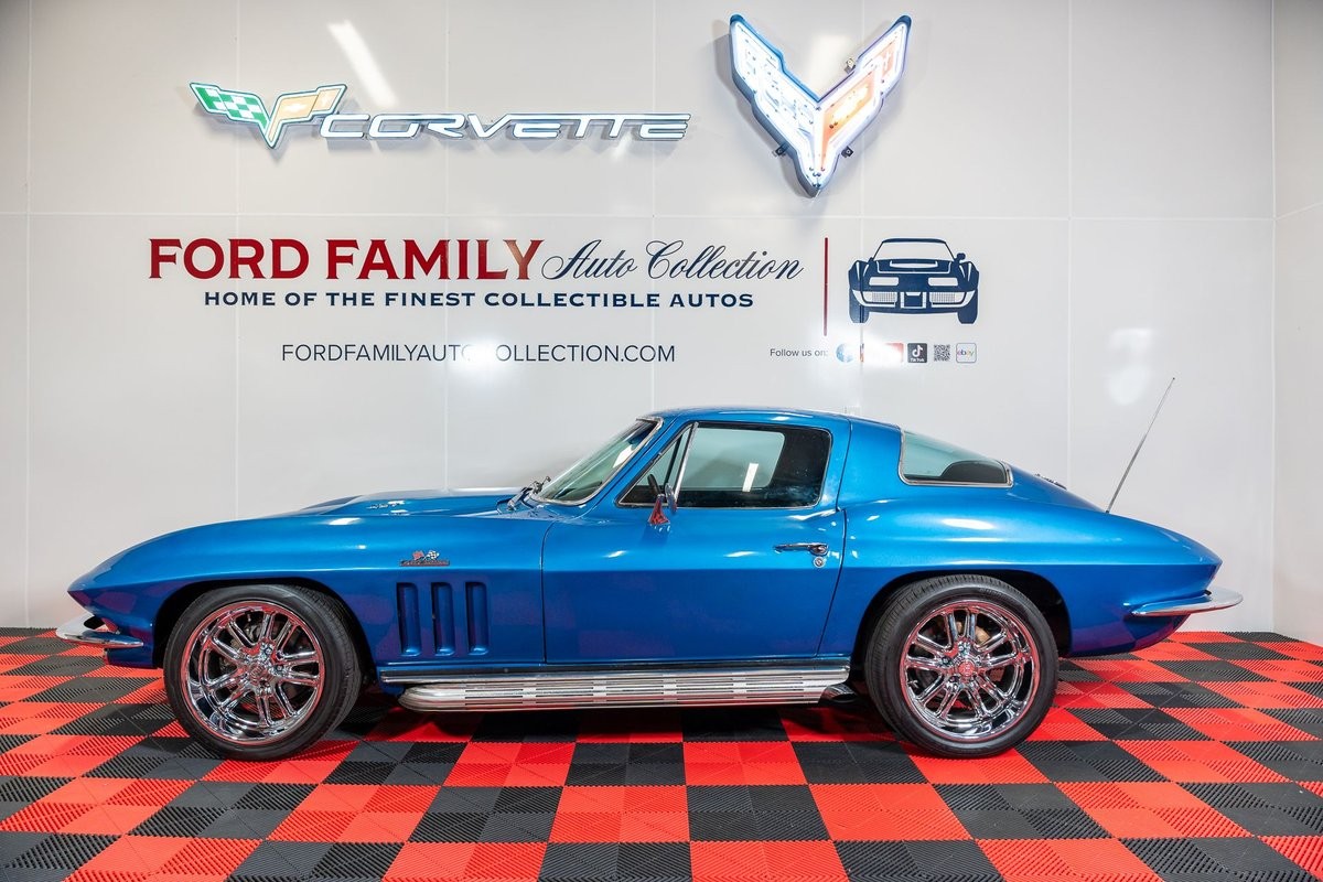 Chevrolet-Corvette-1966-Coupe-4