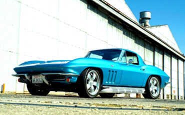 Chevrolet-Corvette-1966-Coupe-4