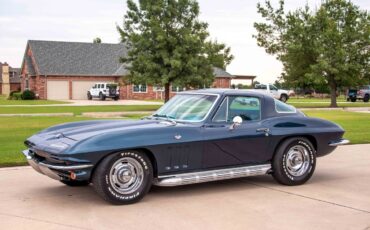 Chevrolet-Corvette-1966-Coupe