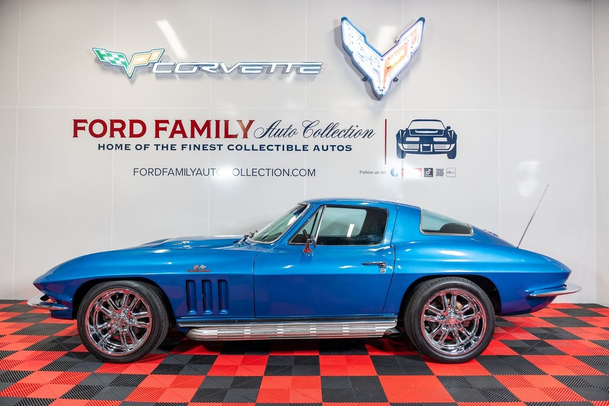 Chevrolet-Corvette-1966-Coupe