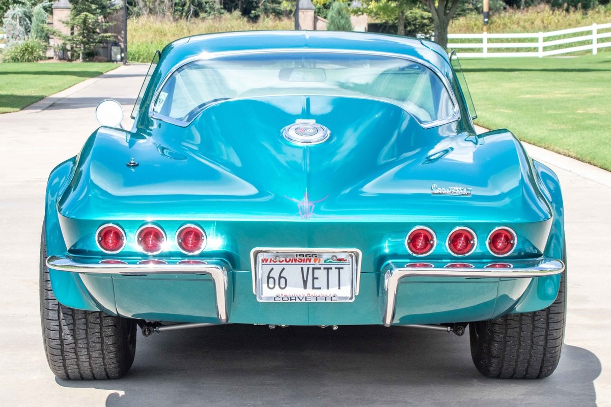 Chevrolet-Corvette-1966-Coupe-5