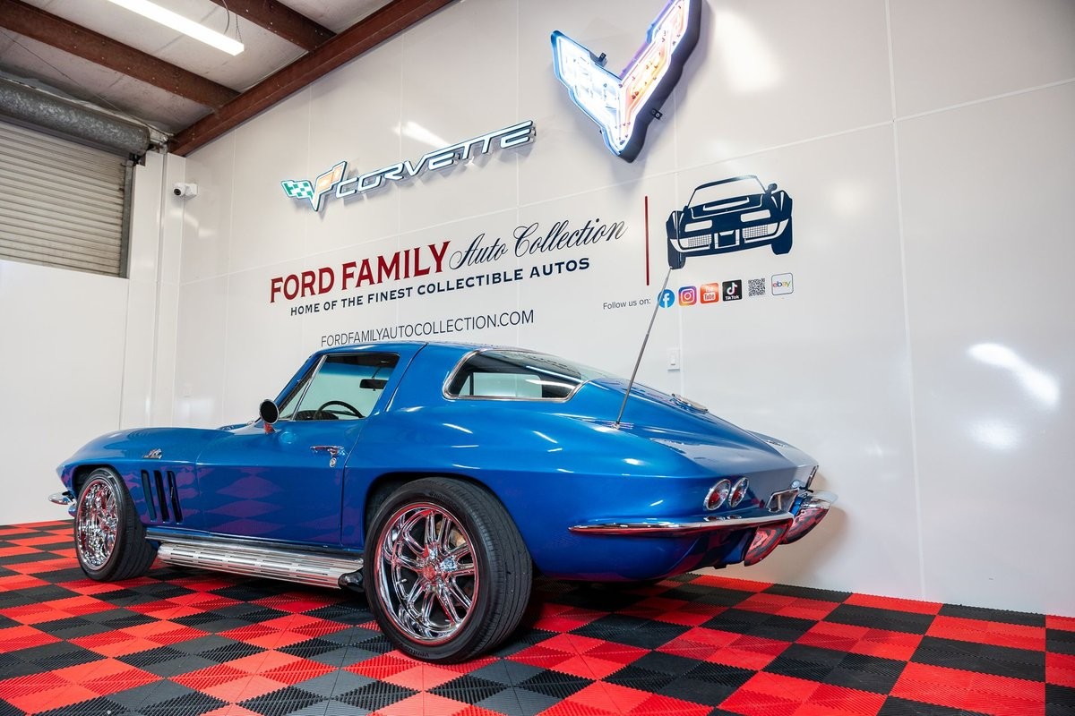 Chevrolet-Corvette-1966-Coupe-5