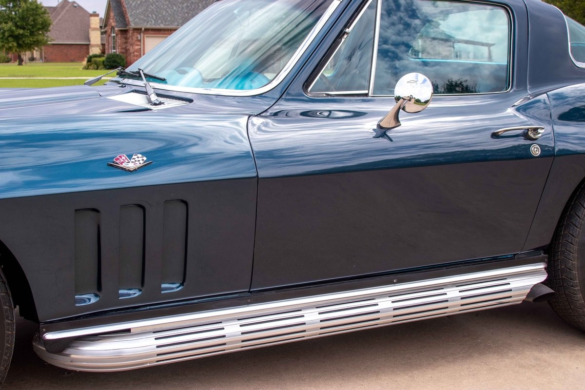 Chevrolet-Corvette-1966-Coupe-6