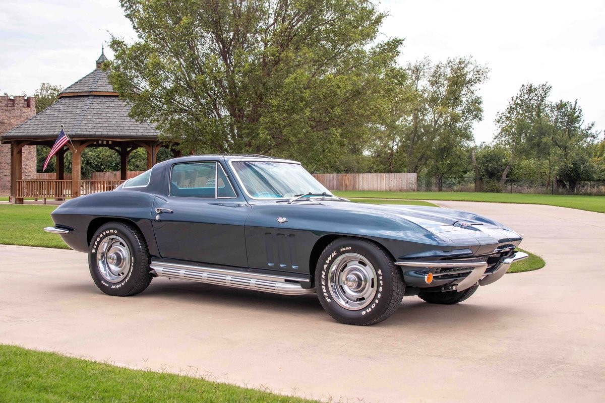 Chevrolet-Corvette-1966-Coupe-7