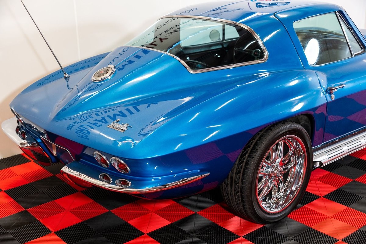 Chevrolet-Corvette-1966-Coupe-7