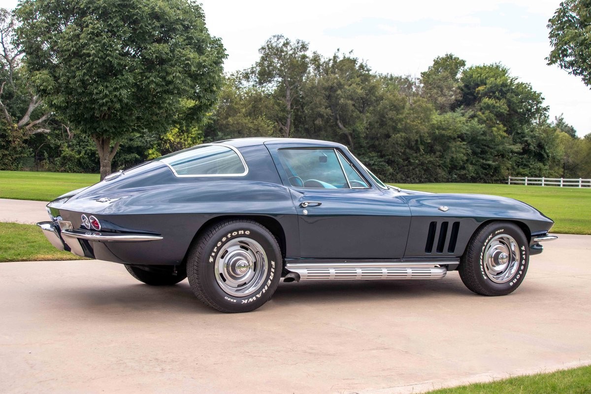 Chevrolet-Corvette-1966-Coupe-9