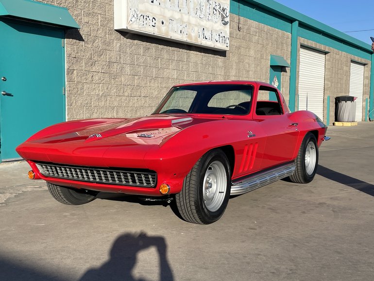Chevrolet-Corvette-1966-Red-Black