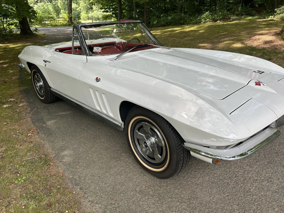Chevrolet-Corvette-1966-White-Red-3