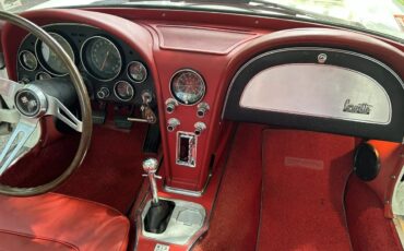 Chevrolet-Corvette-1966-White-Red-4