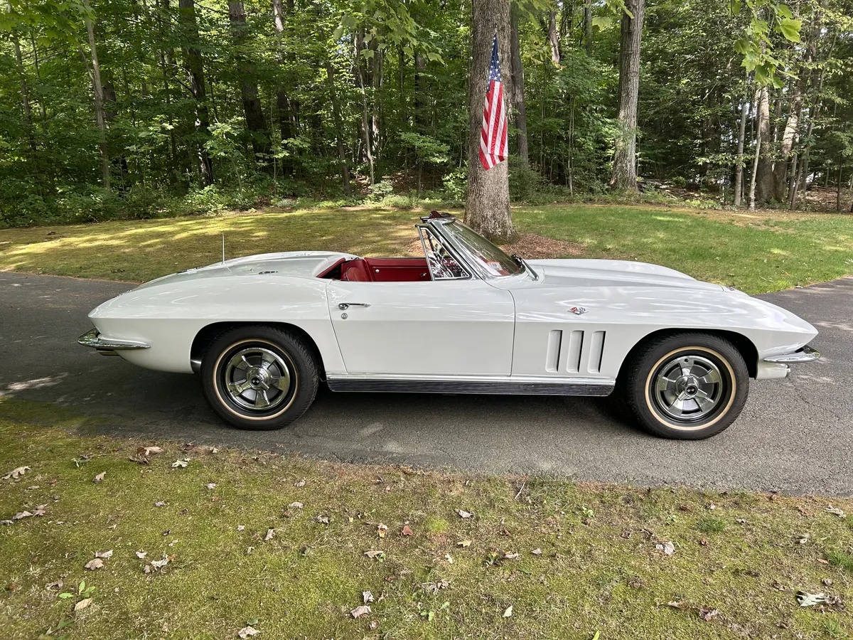Chevrolet-Corvette-1966-White-Red-7