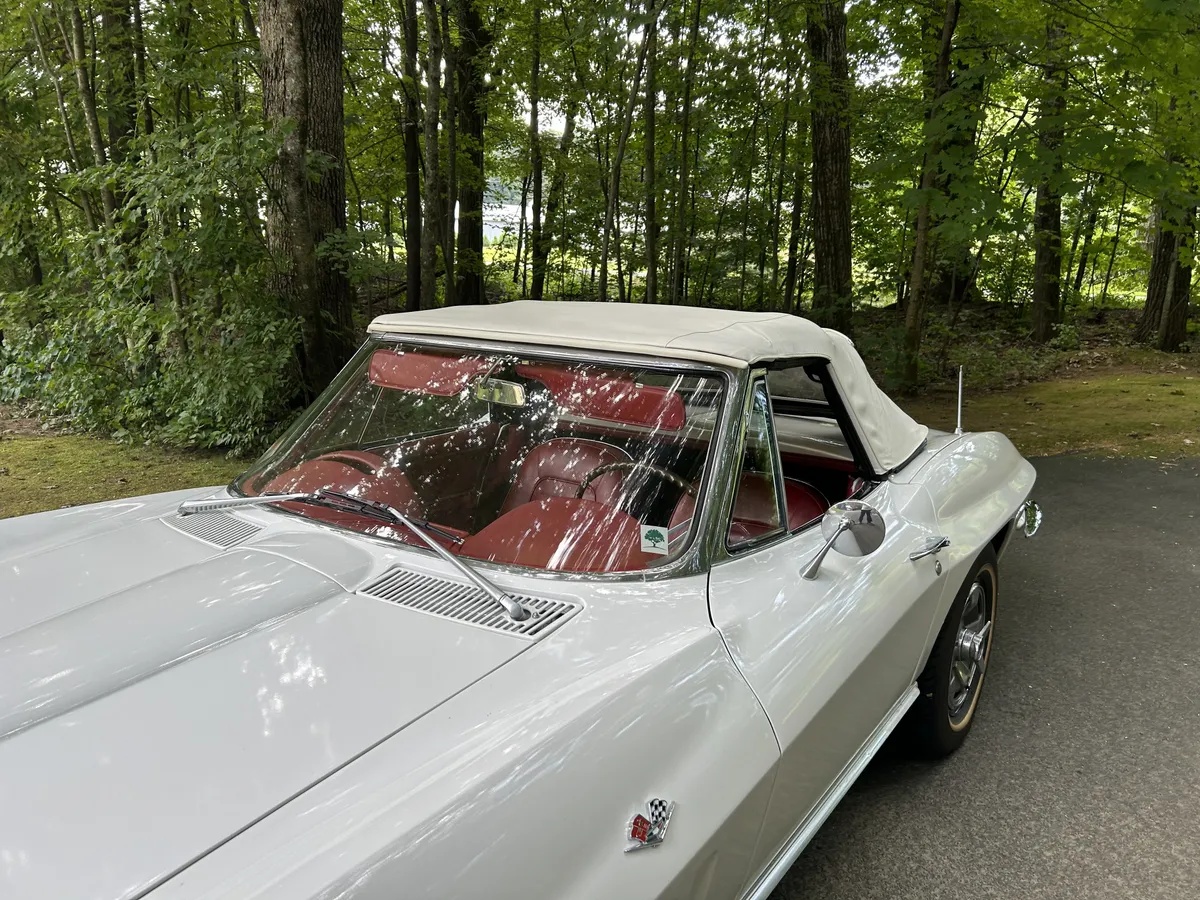 Chevrolet-Corvette-1966-White-Red-9