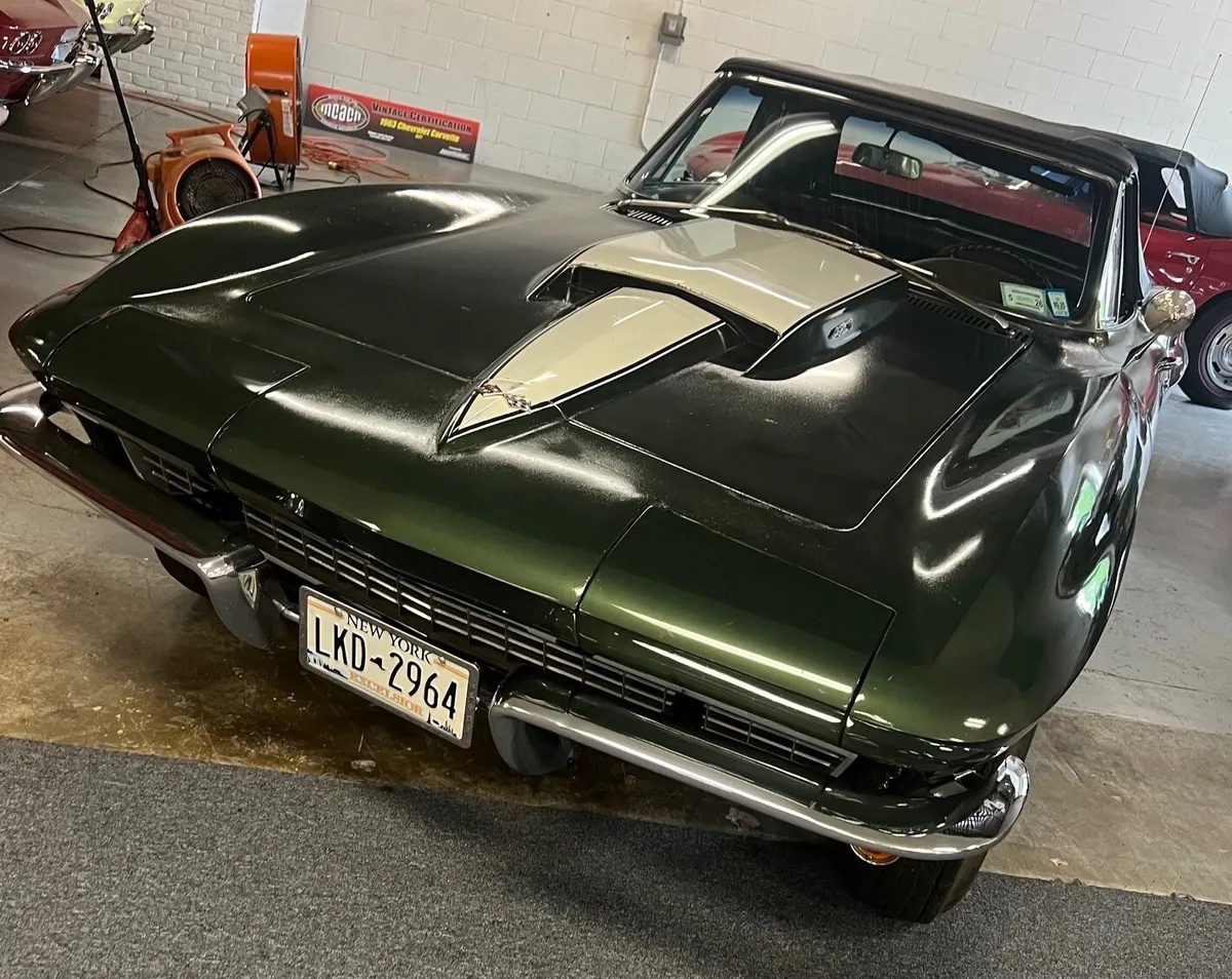 Chevrolet-Corvette-1967-1