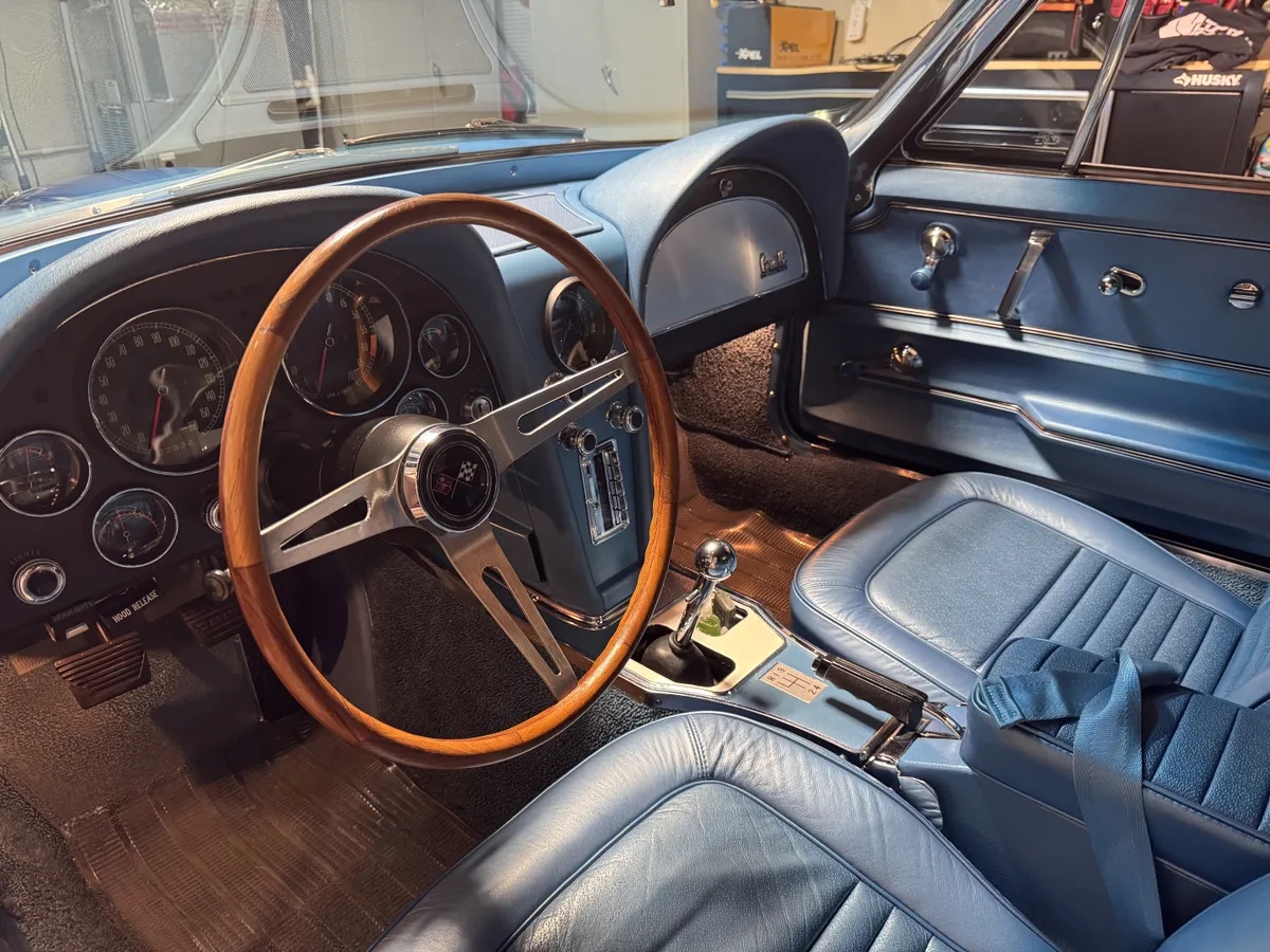 Chevrolet-Corvette-1967-4