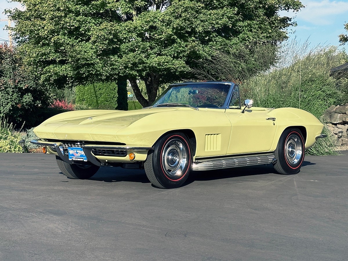 Chevrolet-Corvette-1967-Convertible-1