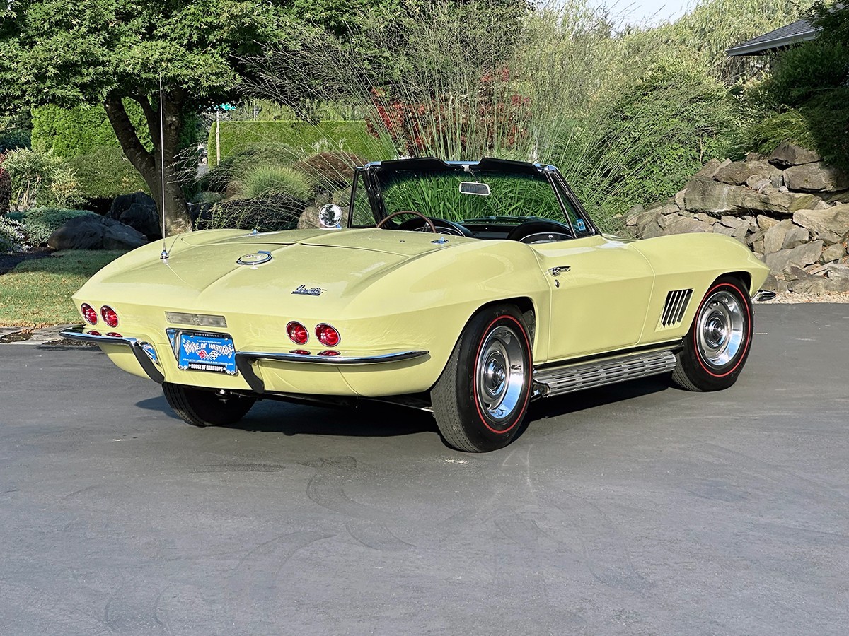 Chevrolet-Corvette-1967-Convertible-10