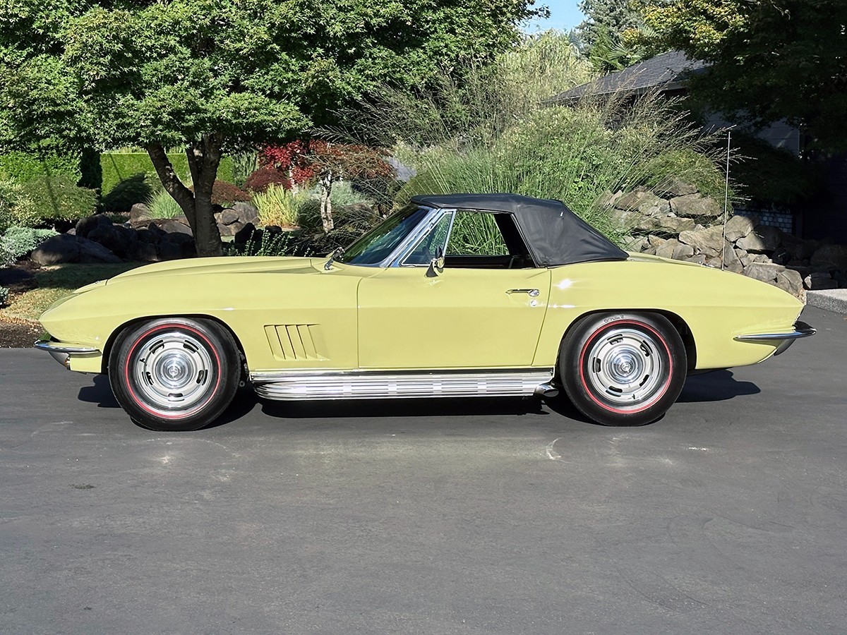 Chevrolet-Corvette-1967-Convertible-12