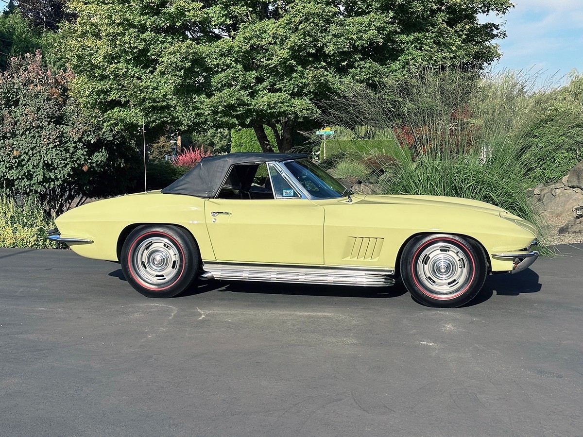 Chevrolet-Corvette-1967-Convertible-13
