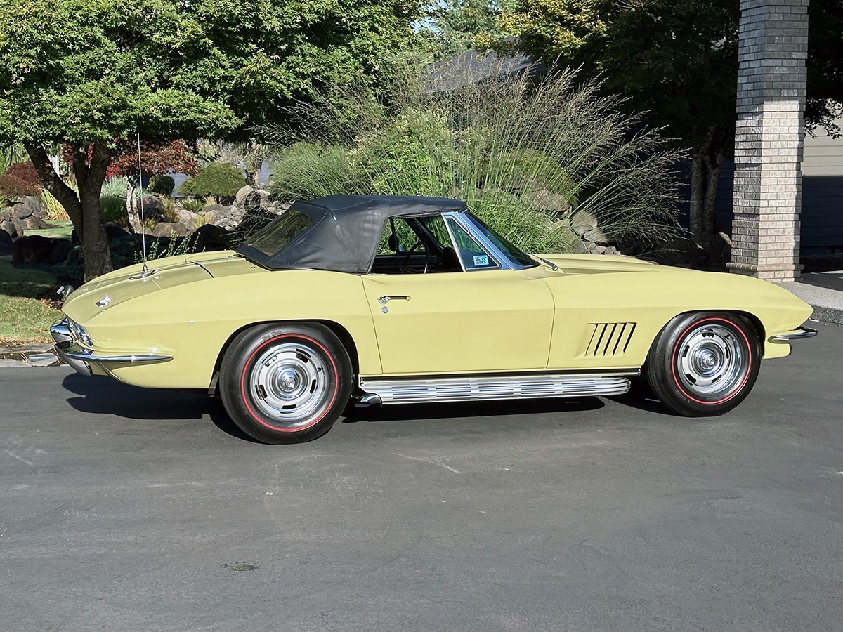 Chevrolet-Corvette-1967-Convertible-14