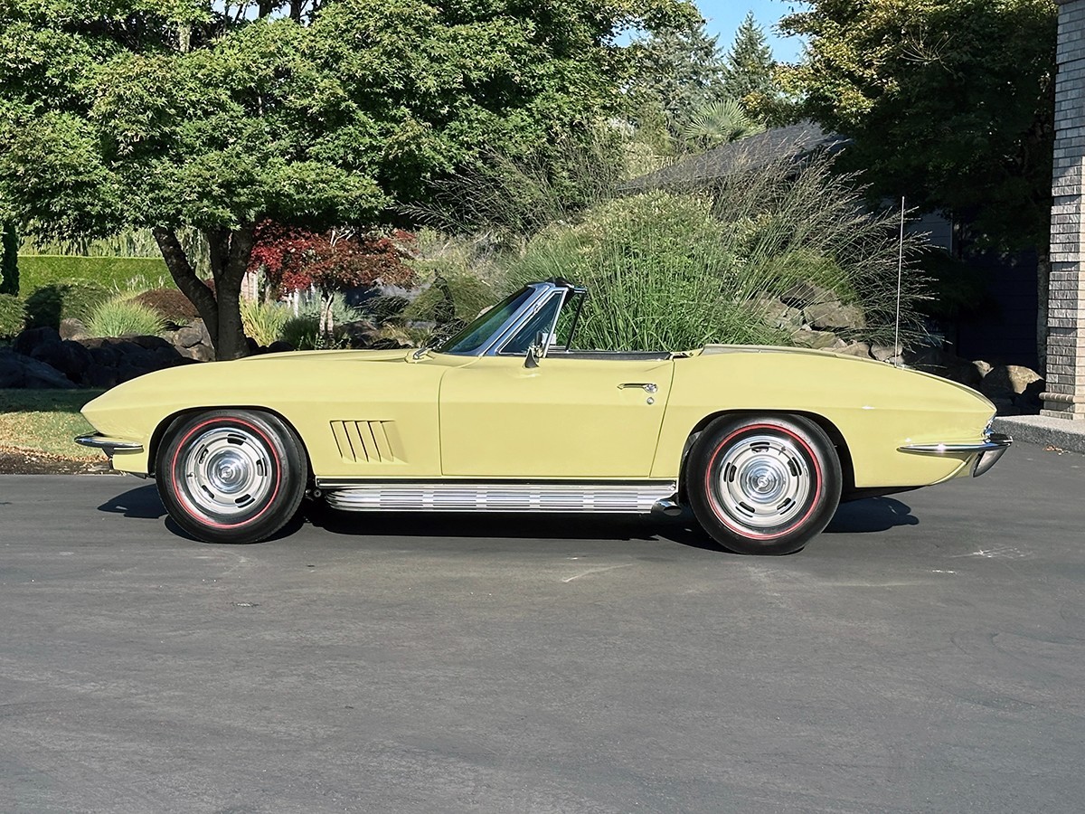 Chevrolet-Corvette-1967-Convertible-2