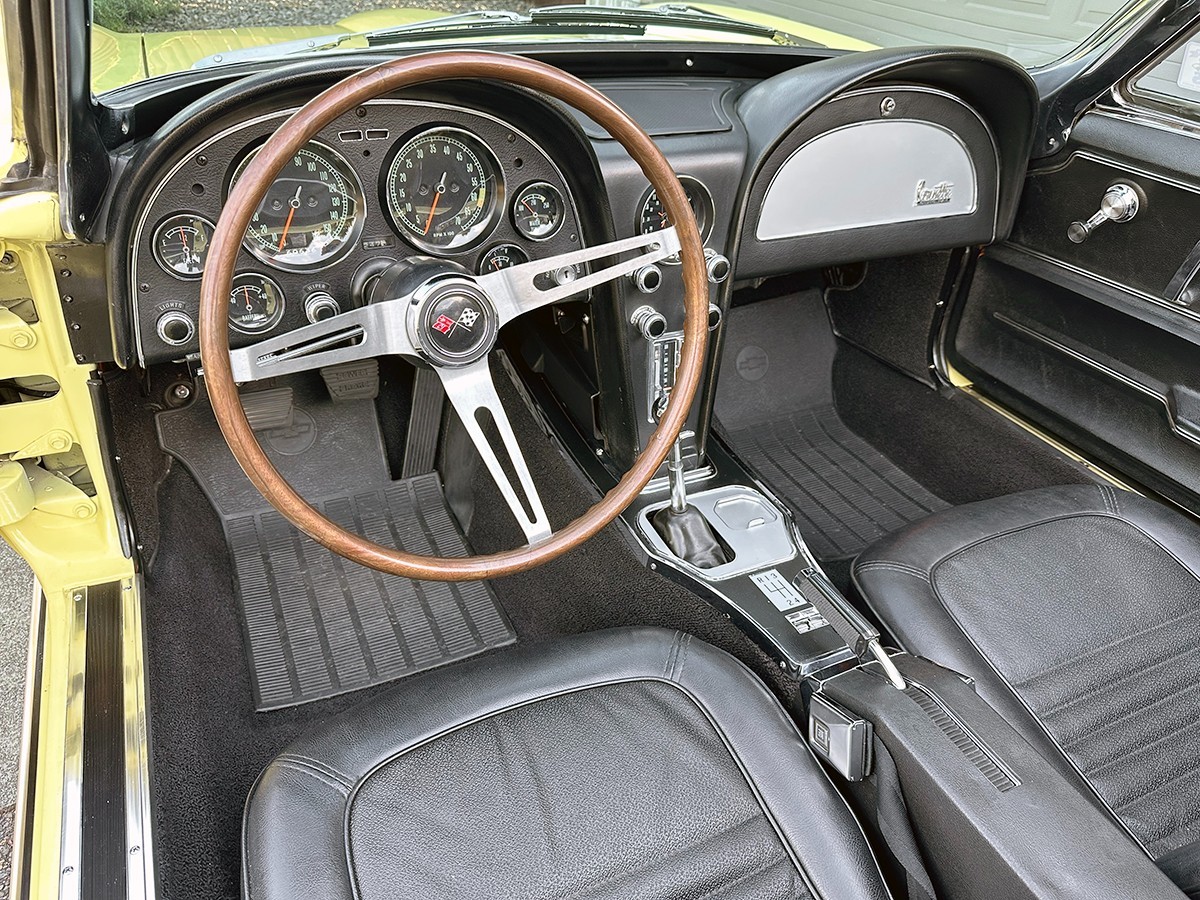 Chevrolet-Corvette-1967-Convertible-22