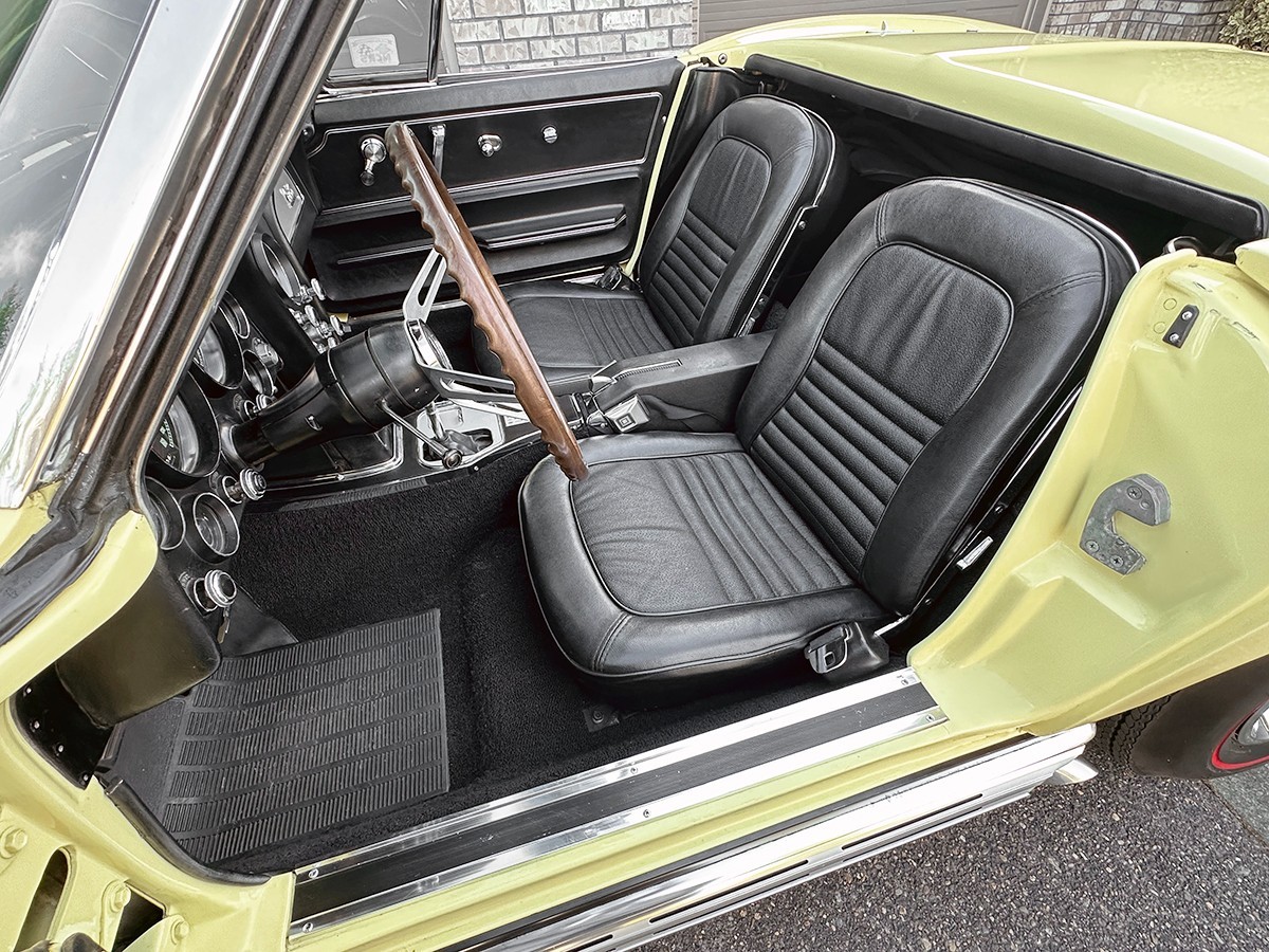 Chevrolet-Corvette-1967-Convertible-24