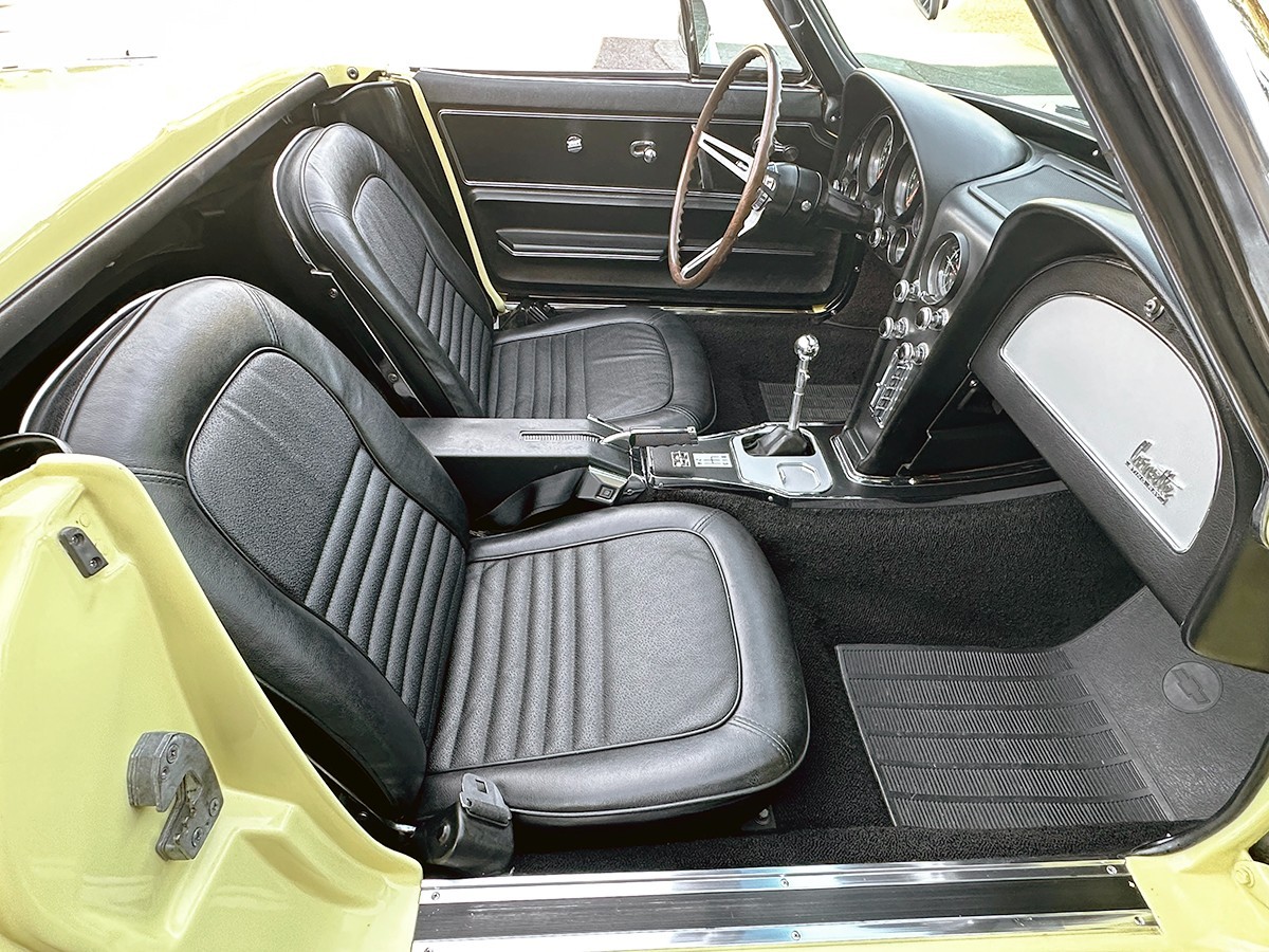 Chevrolet-Corvette-1967-Convertible-27