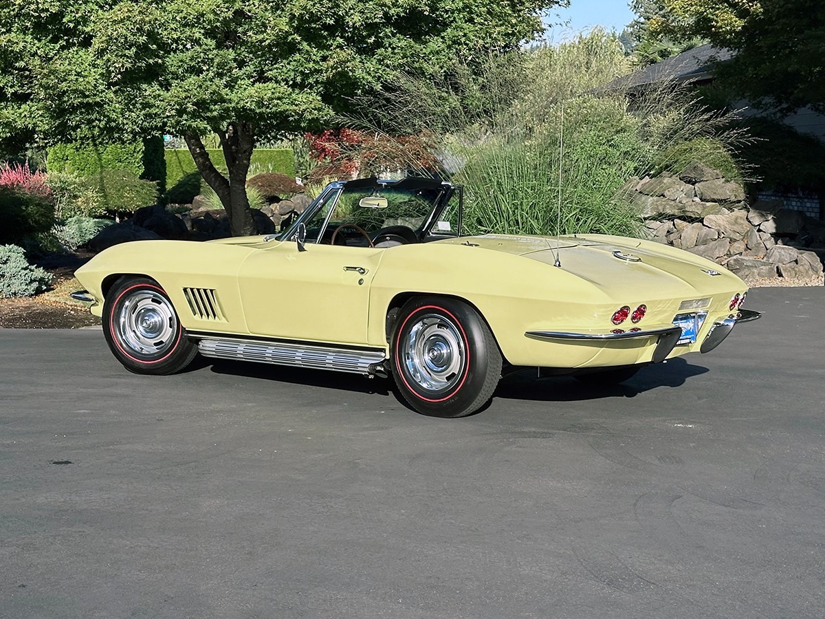 Chevrolet-Corvette-1967-Convertible-3
