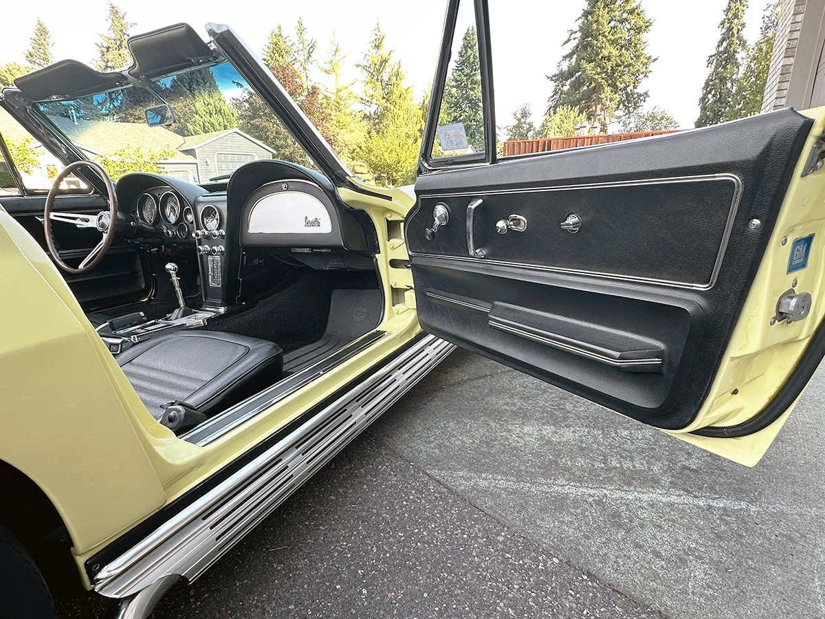 Chevrolet-Corvette-1967-Convertible-30