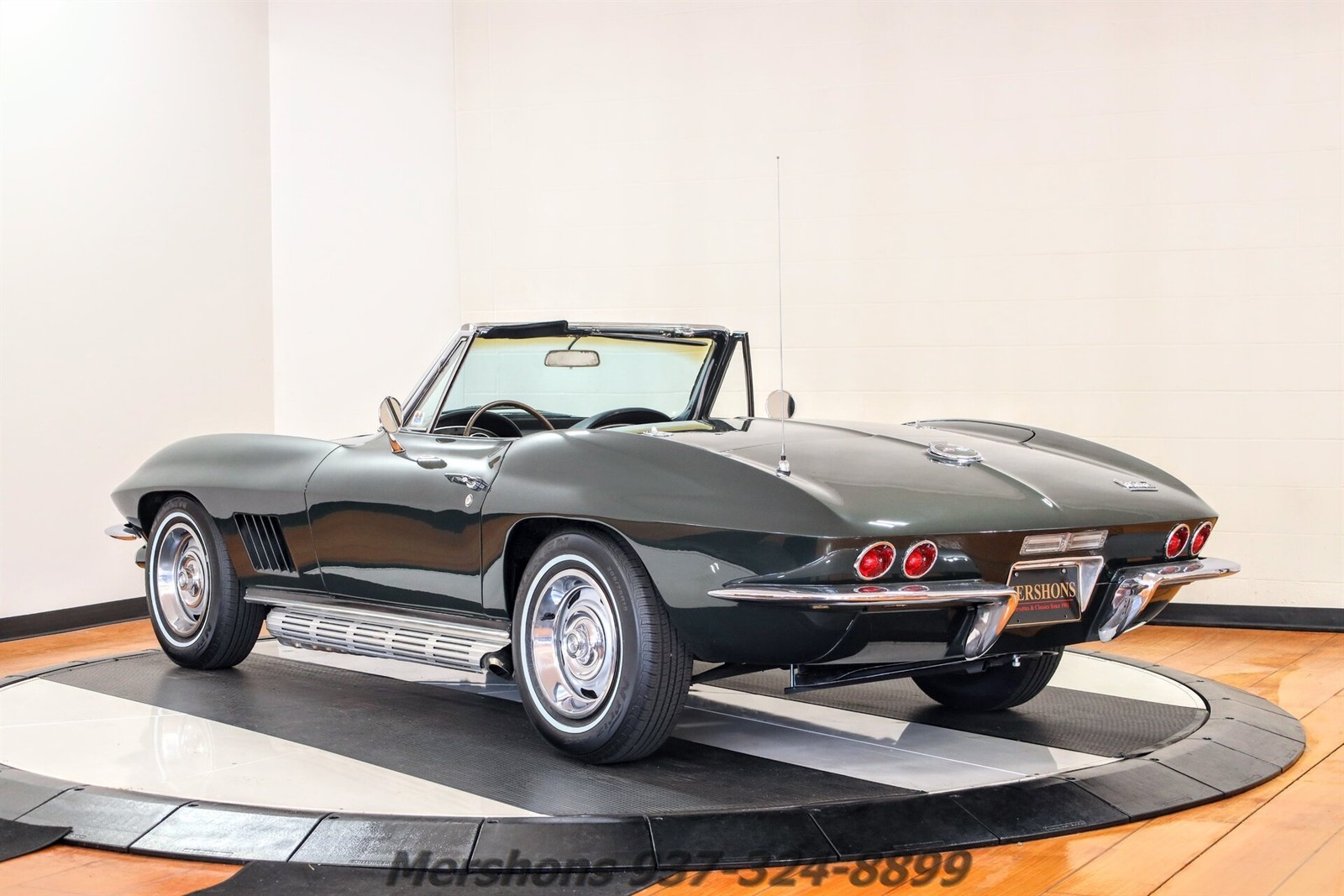 Chevrolet-Corvette-1967-Convertible-4