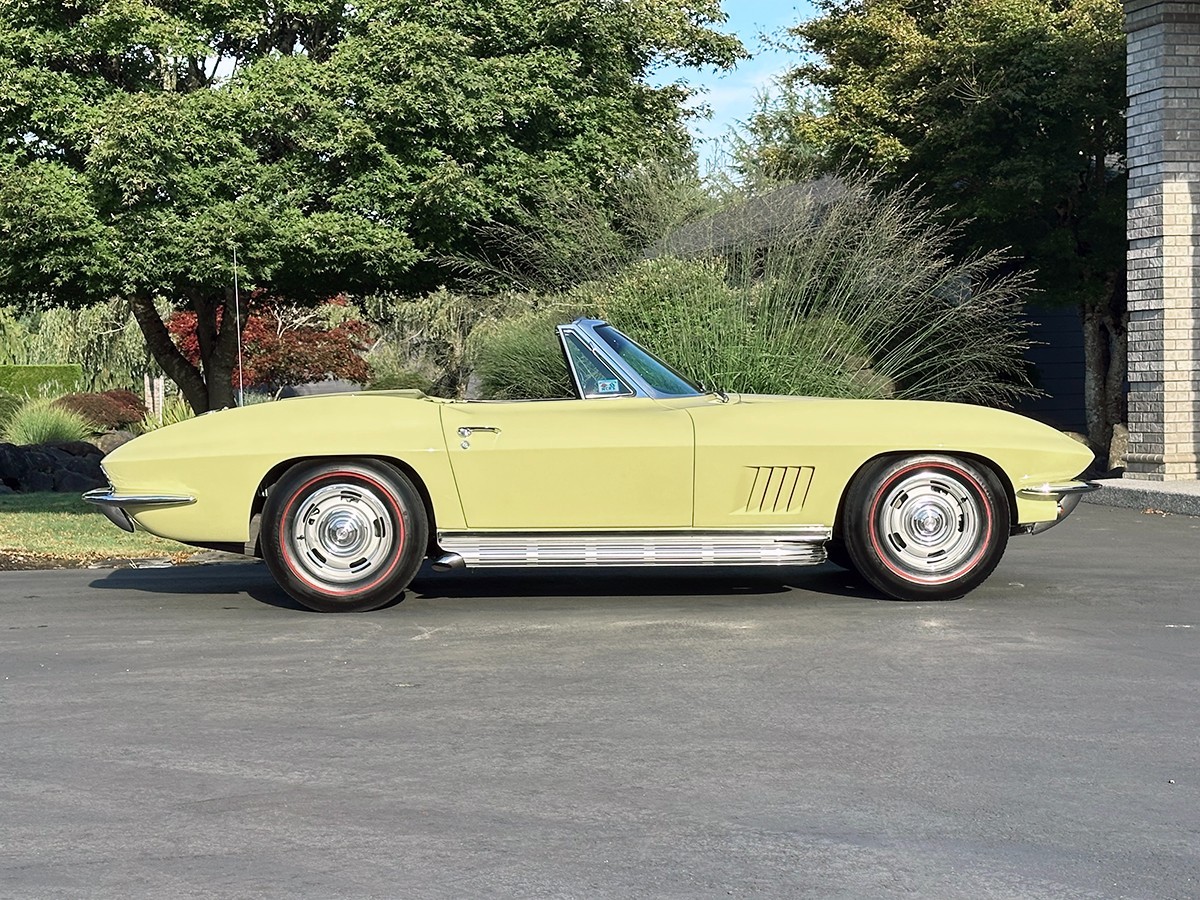 Chevrolet-Corvette-1967-Convertible-8