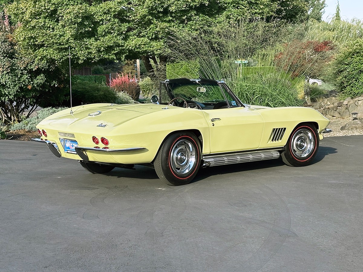 Chevrolet-Corvette-1967-Convertible-9