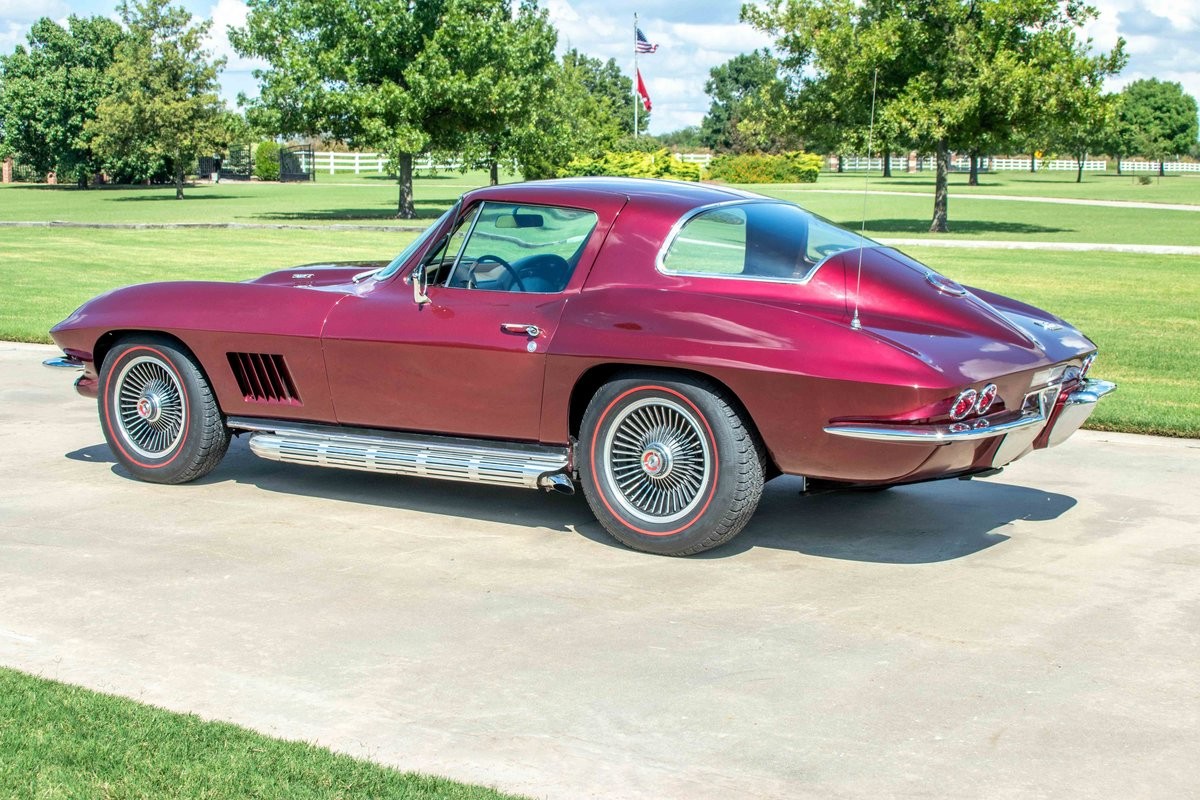 Chevrolet-Corvette-1967-Coupe-1