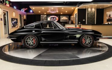 Chevrolet-Corvette-1967-Coupe-11
